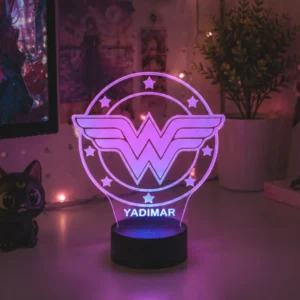 Lámpara LED personalizada Wonder Woman con nombre grabado