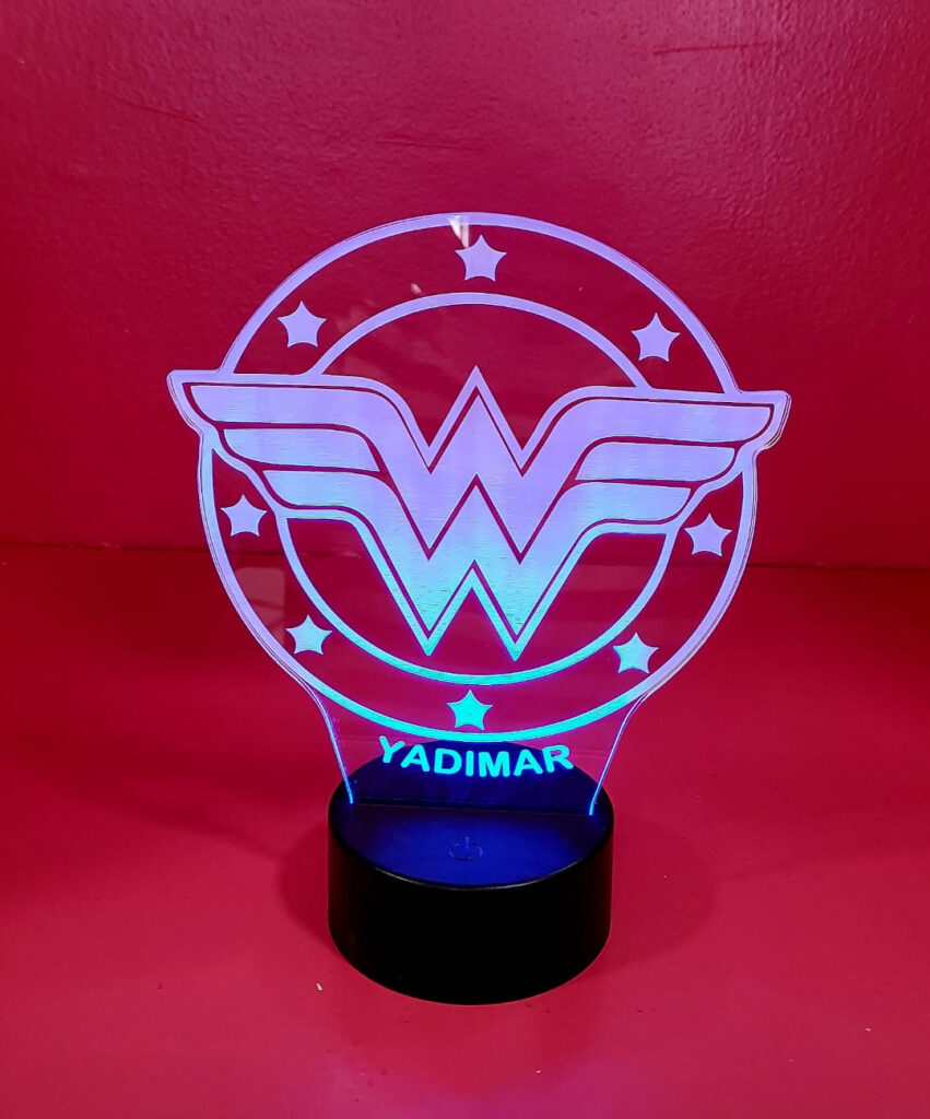 wonder woman 851x1024 - Lámpara Wonder woman