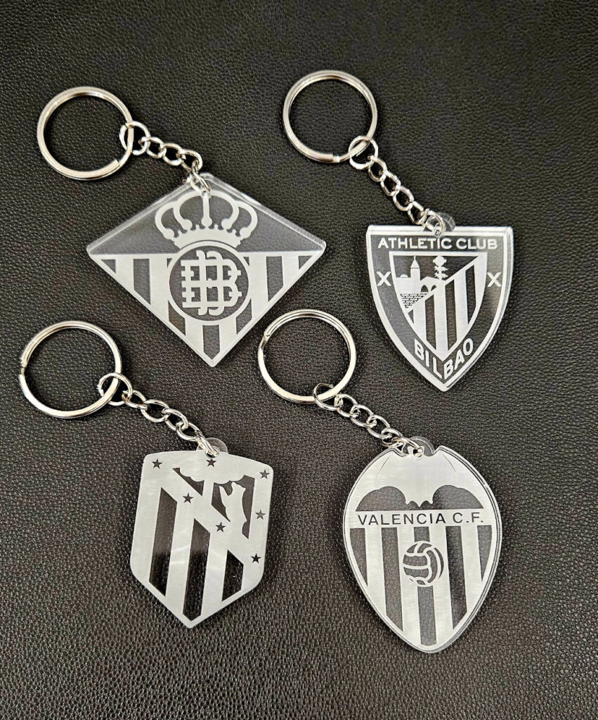 Llaveros futbol 851x1024 - Llavero Escudo de Fútbol