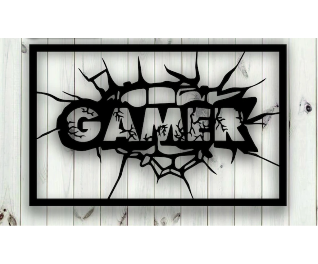 Cuadro troquelado en madera negra con la palabra gamer como elemento central del diseño
