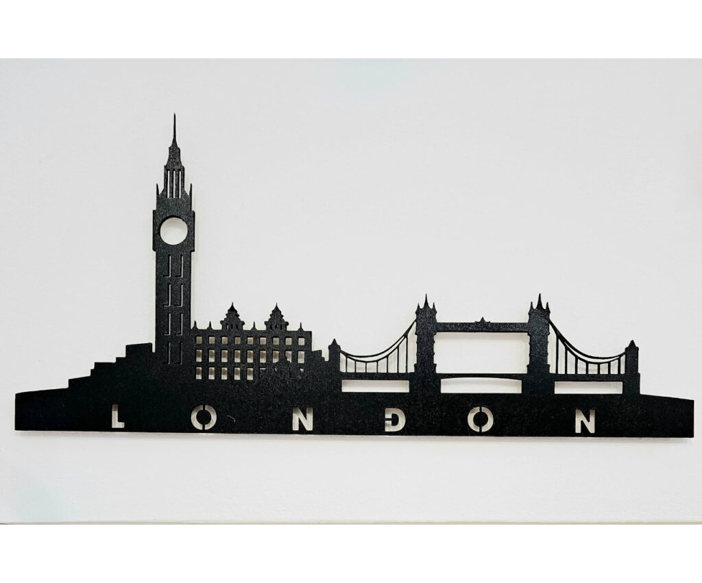 representación del horizonte de Londres. Se pueden identificar siluetas de edificios emblemáticos como el Big Ben y el Puente de la Torre. Debajo de la imagen, las letras forman la palabra "LONDON".