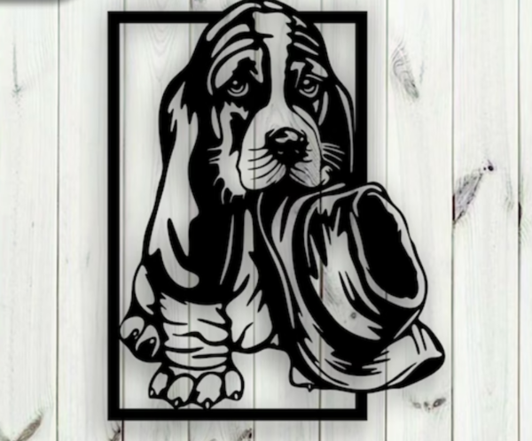 Cuadro troquelado perro de raza beagle con cara triste sujetando con la boca un sombrero viejo
