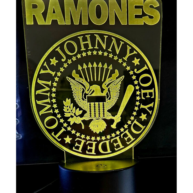 Ramones amarillo 800x800 - Lámpara Kiss