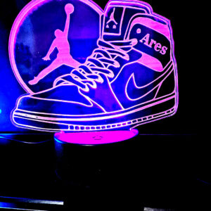 Lámpara Decorativa de metacrilato con luz de LED personalizable con la figura de Michael Jordan y una zapatilla Nike