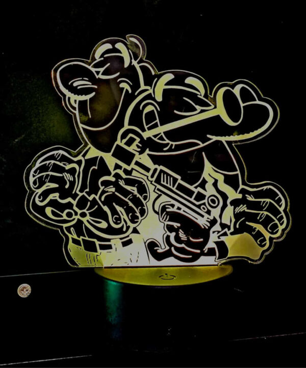 lámpara de metacrilato con forma de los personajes de Mortadelo y Filemón.