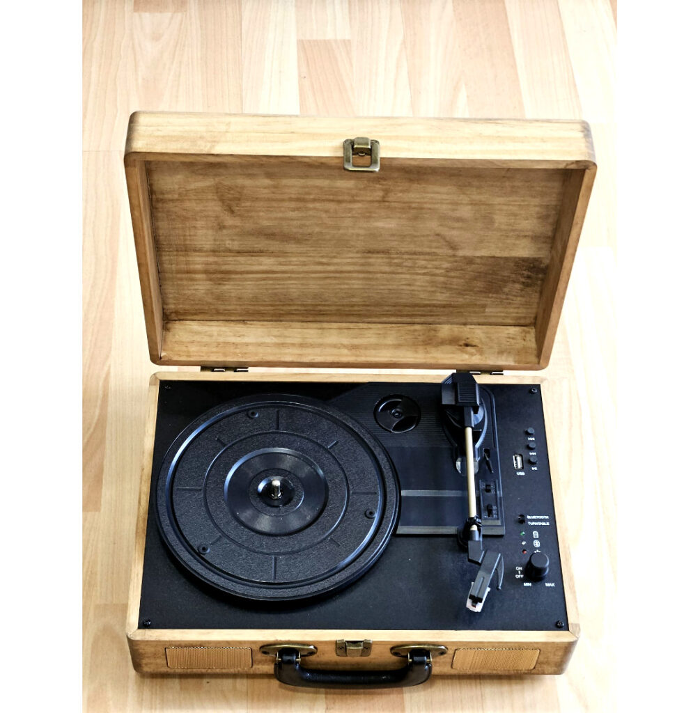 tocadiscos 1005x1024 - Tocadiscos Vintage Personalizado en Madera