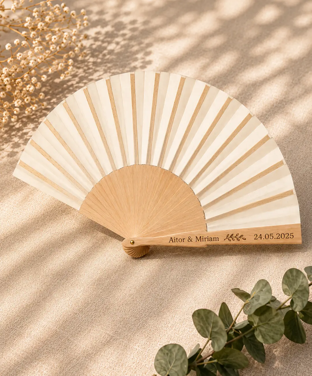 Abanico de madera personalizado para bodas, comuniones y eventos especiales