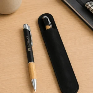 Bolígrafo de bambú personalizado con cuerpo de aluminio y funda de fieltro