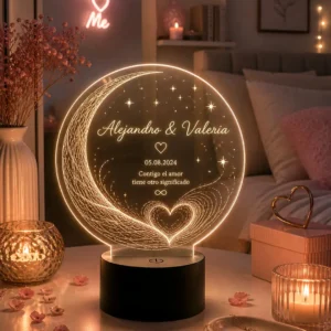 Lámpara personalizada corazón y luna grabada en metacrilato con nombres personalizados