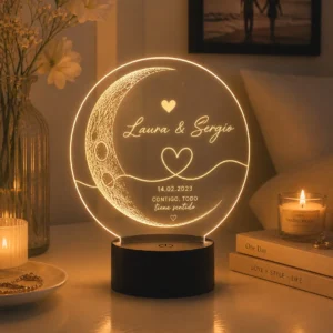 Lámpara personalizada luna y corazón con nombre grabado en metacrilato