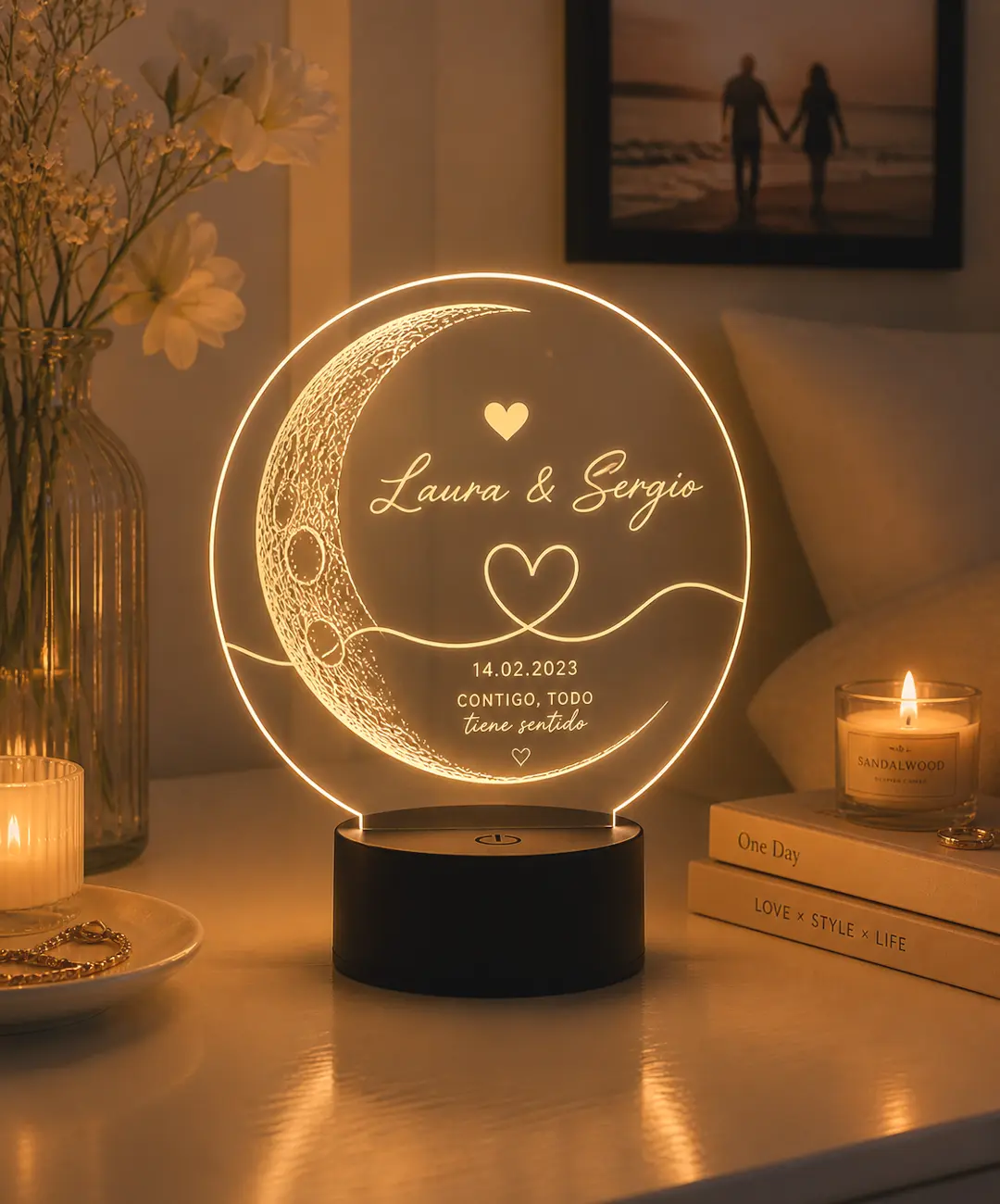 Lámpara personalizada luna y corazón con nombre grabado en metacrilato