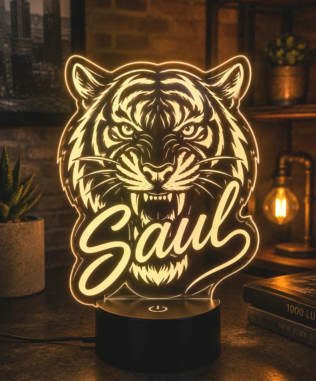 Lámpara personalizada tigre con nombre grabado en metacrilato