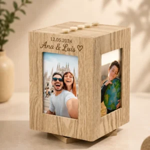 Portafotos de madera personalizado con base giratoria y capacidad para 4 fotografías