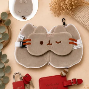 Set de viaje personalizado Pusheen con almohada, antifaz, candado y tarjeta de equipaje