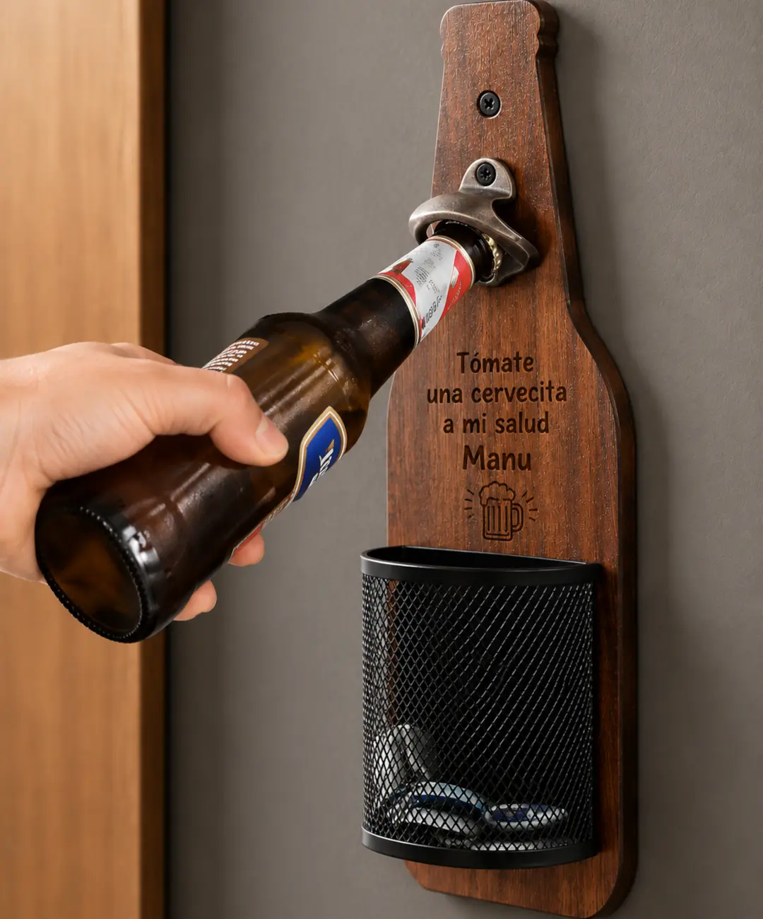 Abrebotellas de pared personalizado de madera con recogechapas