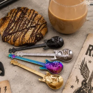 Cucharillas guitarra personalizadas con nombres grabados mediante láser.